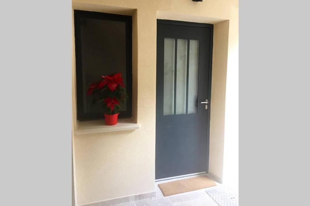 Studio Tout Equipe Apartment Marguerittes Exterior photo