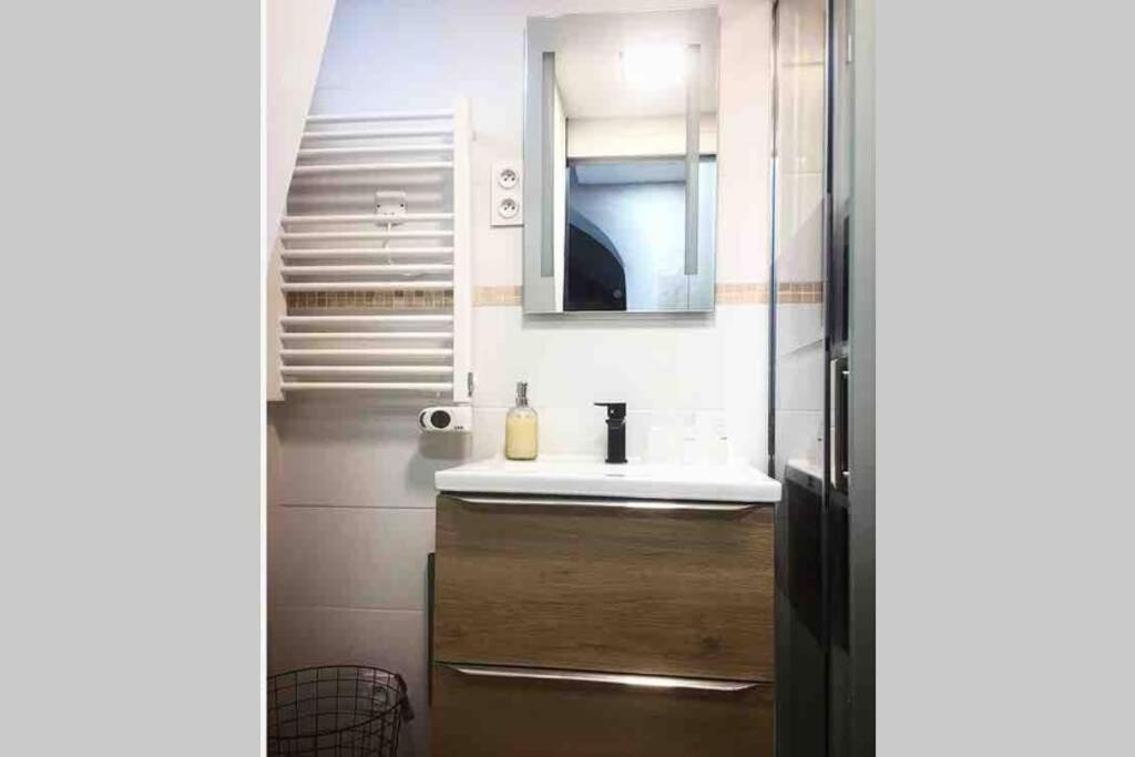 Studio Tout Equipe Apartment Marguerittes Exterior photo